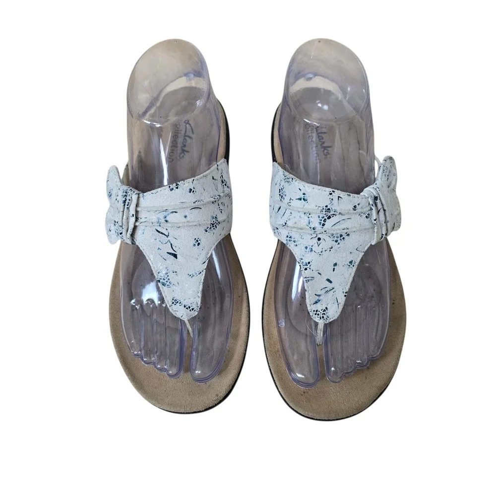 Clarks Collection Women's White Blue Floral Thong Sandals Comfort Size 6.5‎